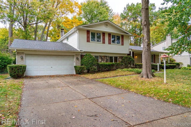 16235 Forestview Drive, Clinton charter township