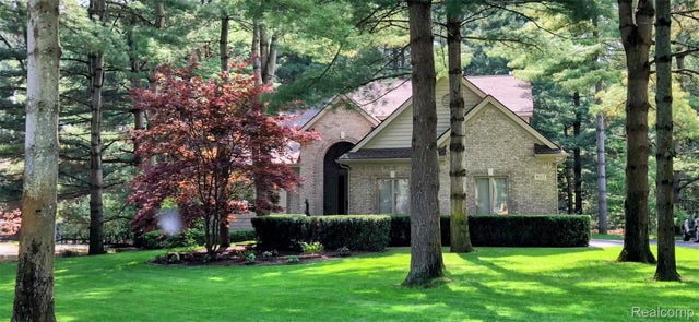9112 Roger Scott Trail, Green Oak township