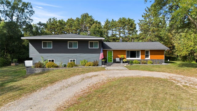 1906 Indianwood Road, Orion charter township