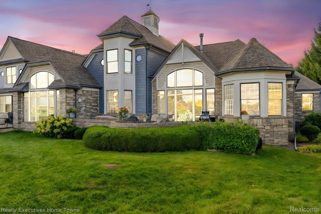 1704 Edison Shores Lane, Port Huron city