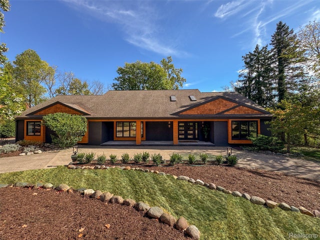 29600 Bristol Lane, Bingham Farms village