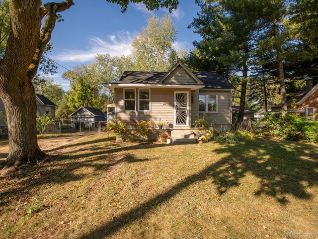 10893 Laurel Street, Livonia city
