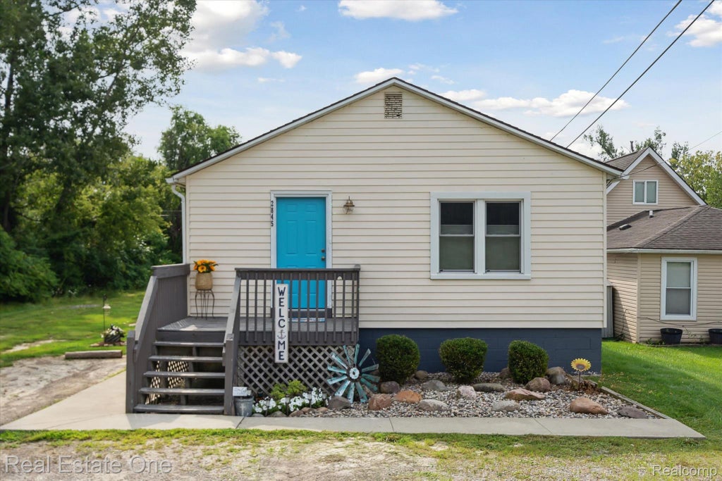 2845 School Lake Drive, Brighton township