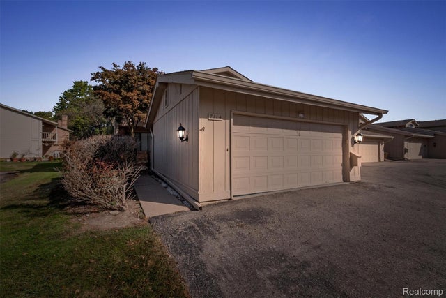 7114 Pebble Park Drive, West Bloomfield charter township