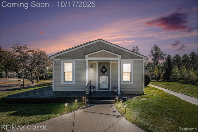 39527 Village Wood Road, Novi city