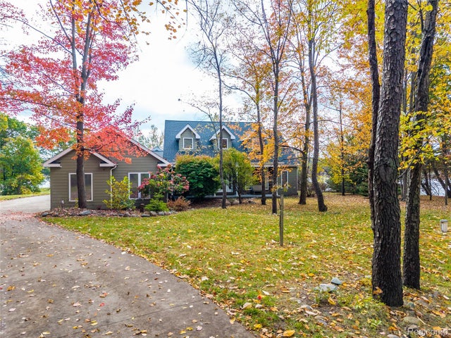 11709 Osprey Bay Road, Springfield charter township