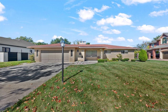26444 Doxtator Street, Dearborn Heights city