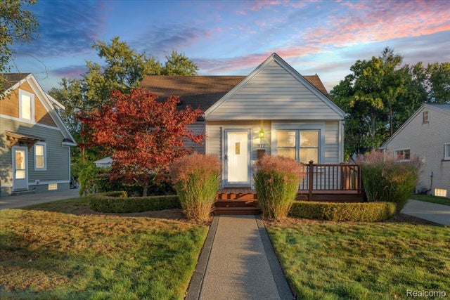 912 Woodsboro Drive, Royal Oak city