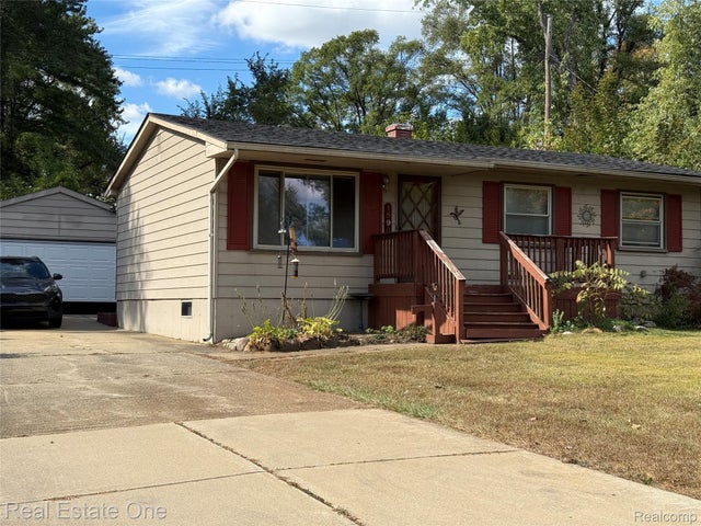 1590 Maddox Street, West Bloomfield charter township