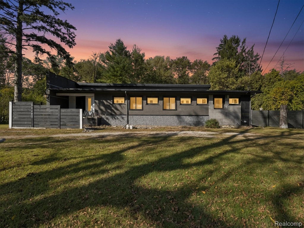 23463 Berg Road, Southfield city