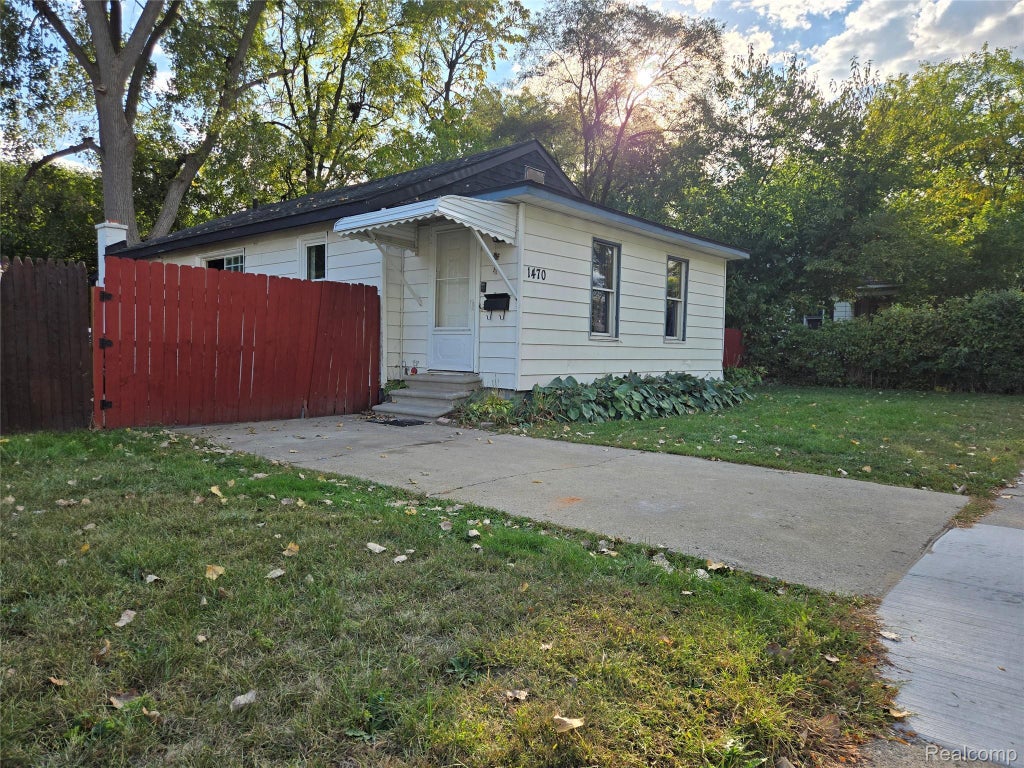 1470 E Pearl Avenue, Hazel Park city