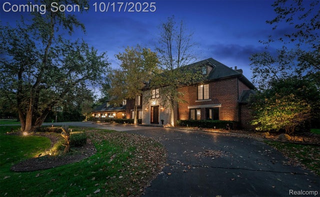 25325 Devon Lane, Franklin village