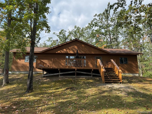 1475 Aarons Road, Albert township