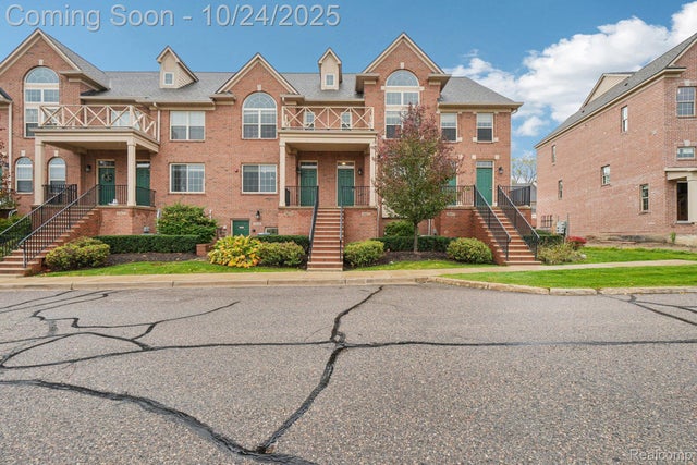 39675 Springwater, Northville township