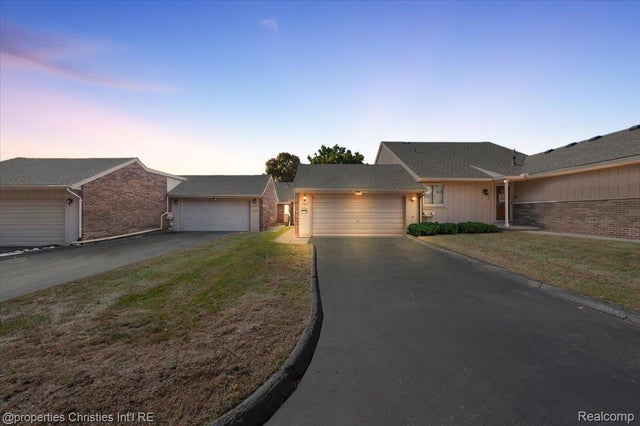 35509 Heritage Lane, Farmington city