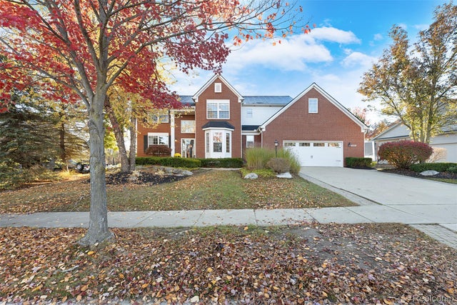1020 Carriage Trace Boulevard, South Lyon city