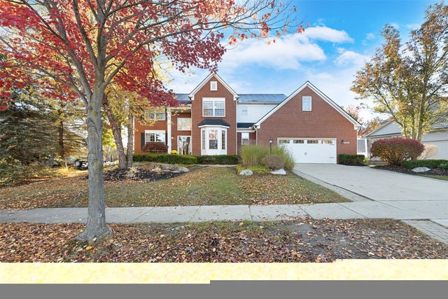 1020 Carriage Trace Boulevard, South Lyon city