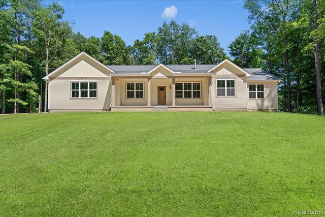 917 Chickasaw Dr, Vevay township