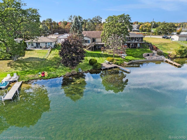 9866 Dixie Highway, Springfield charter township