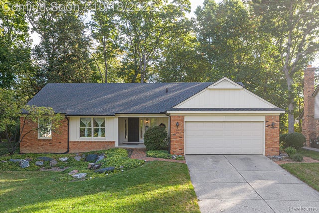 448 Streamview Court, Rochester Hills city