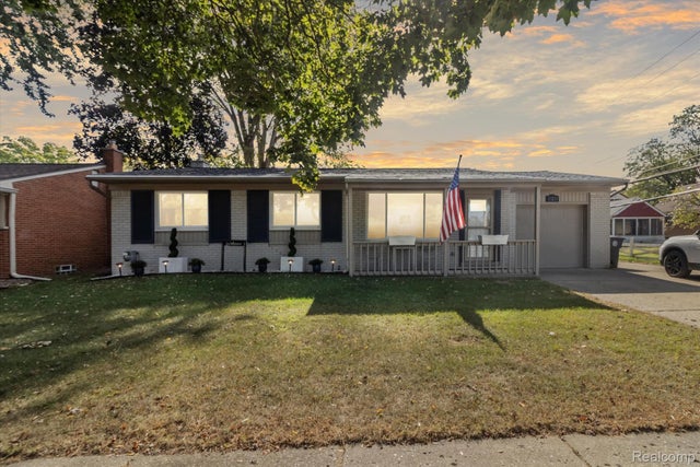 33233 Lyndon Street, Livonia city