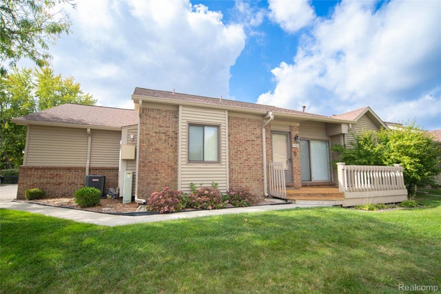 7080 Elmhurst, West Bloomfield charter township