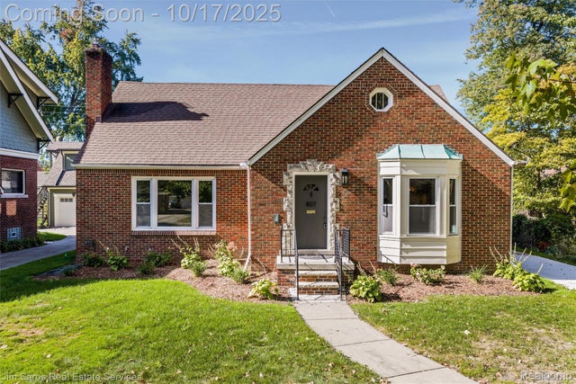 807 Barrington, Grosse Pointe Park city