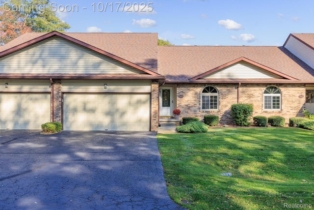 7109 Bluewater Drive, Village of Clarkston city