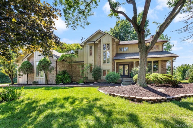 6890 Duchess Court, Troy city