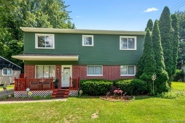 21456 Flanders Street, Farmington city
