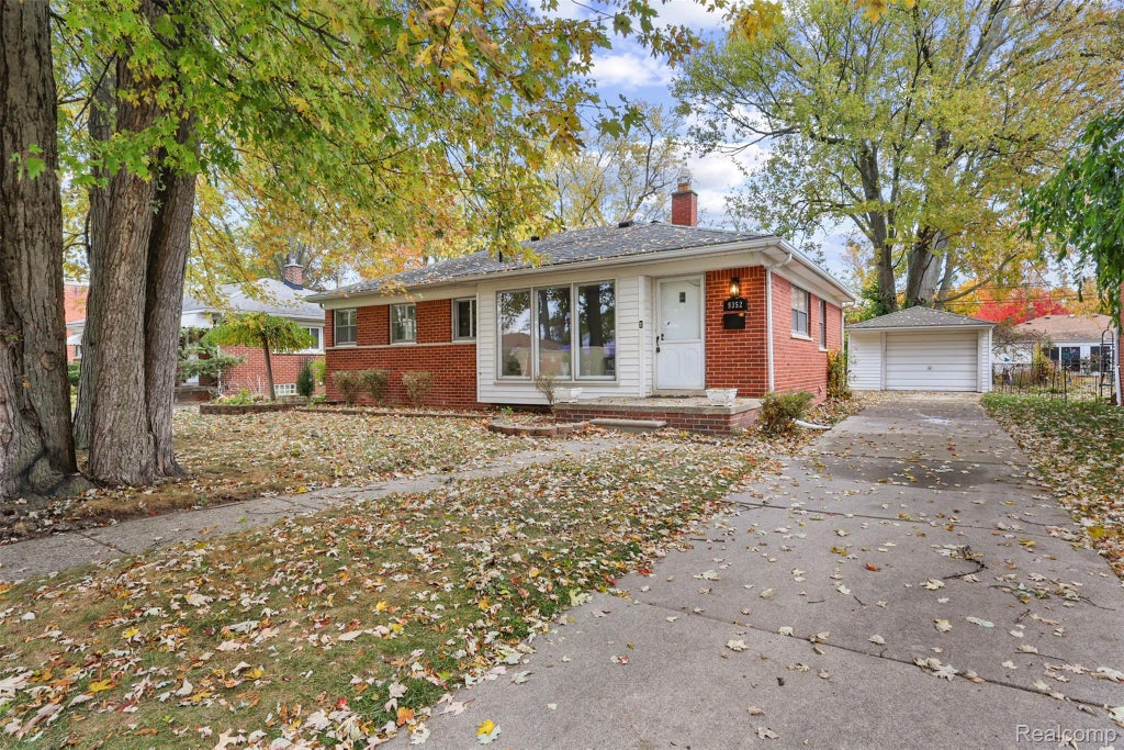9352 Nathaline Street, Redford charter township