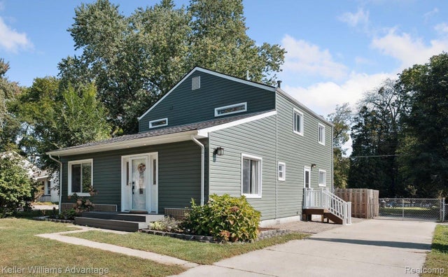 21526 Oxford Avenue, Farmington city