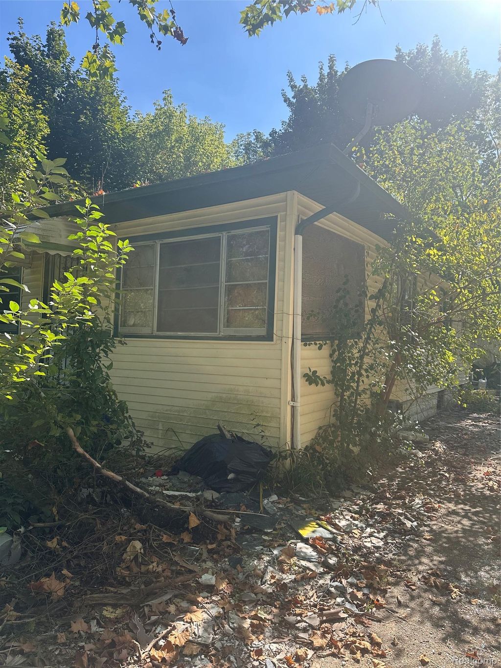 2001 Mackin Road, Flint