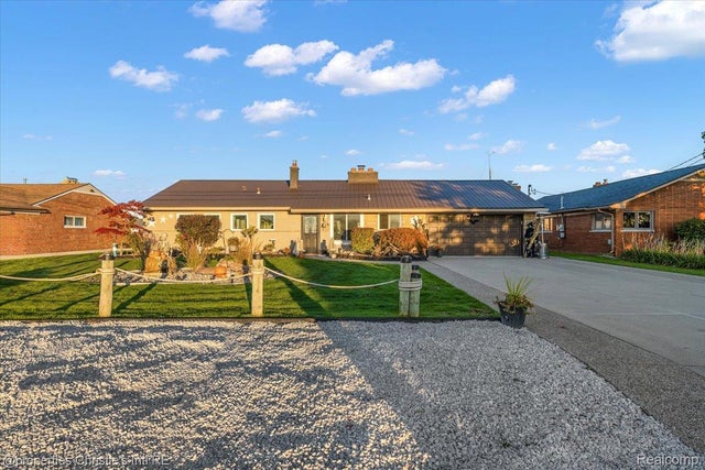 39470 Venetian Drive, Harrison charter township