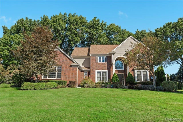 13802 Forest Ridge Circle, Green Oak township
