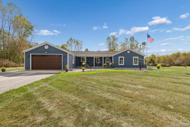 49765 Martz Road, Van Buren charter township