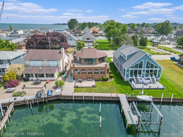 32315 N River Road, Harrison charter township