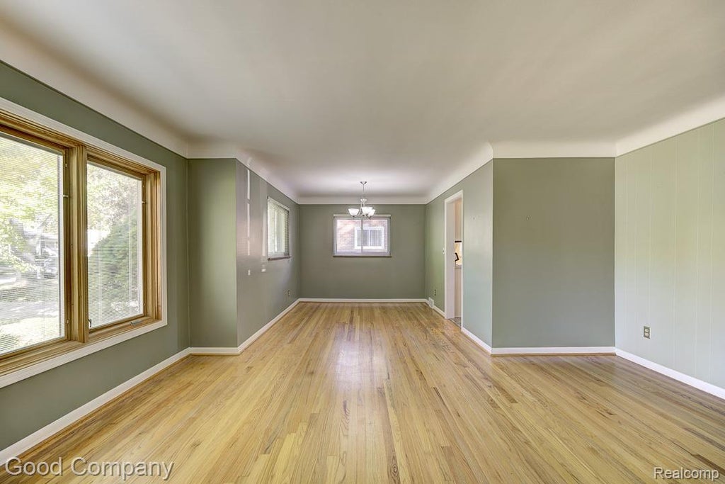 31160 E Rutland Street, Beverly Hills village