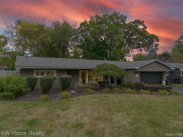 8648 Golfside Drive, Commerce charter township