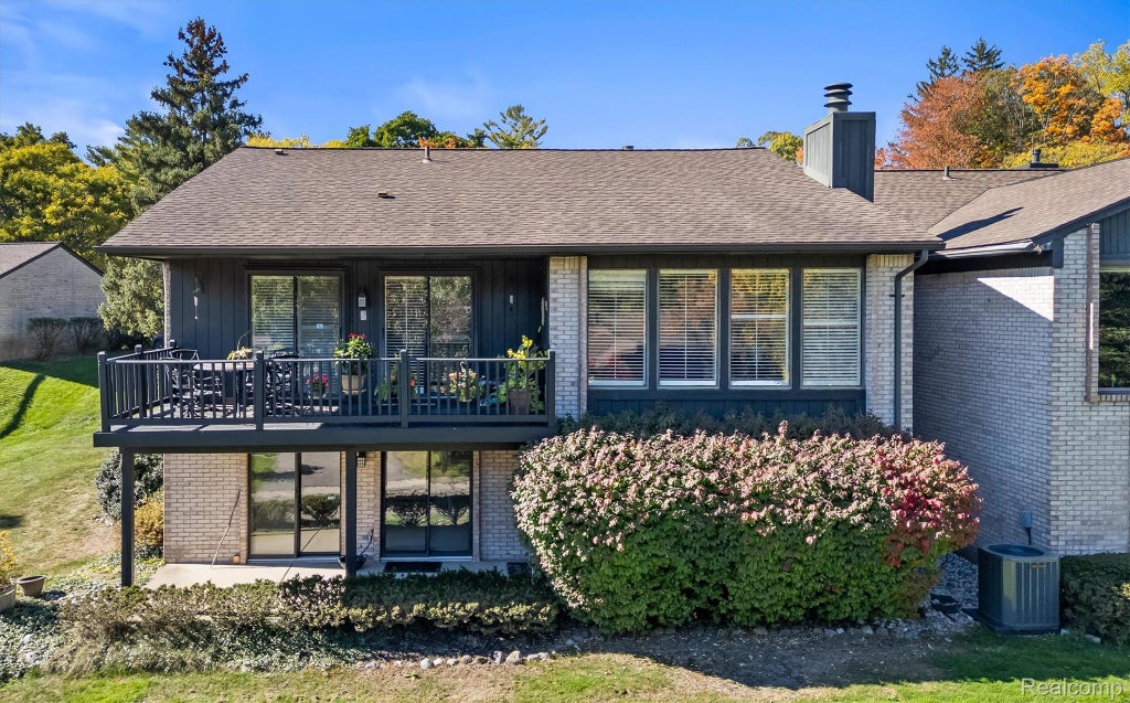 4297 Wabeek Lake Drive S 26, West Bloomfield charter township