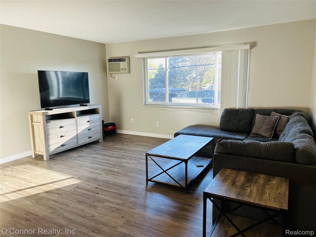 1637 S Riverside Avenue E-45, St. Clair city