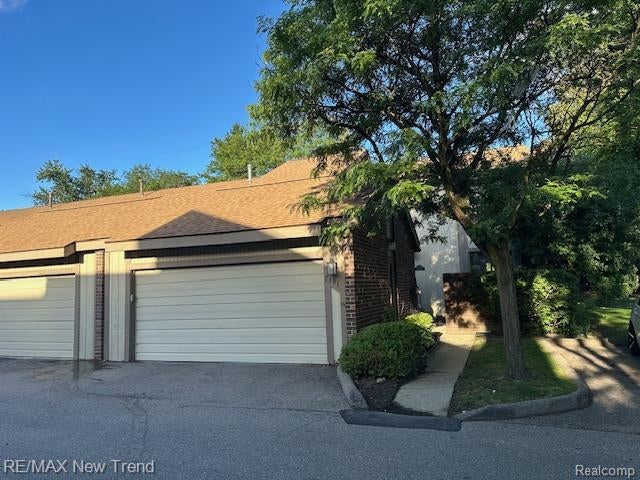 7391 Radcliff Dr, West Bloomfield charter township