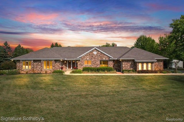 840 Eager Road, Oceola township