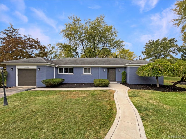 26333 Springfield Drive, Farmington city