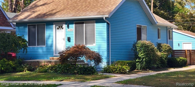 2104 Roslyn Road, Grosse Pointe Woods city