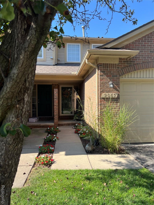 9065 Newport Way 19, Livonia city