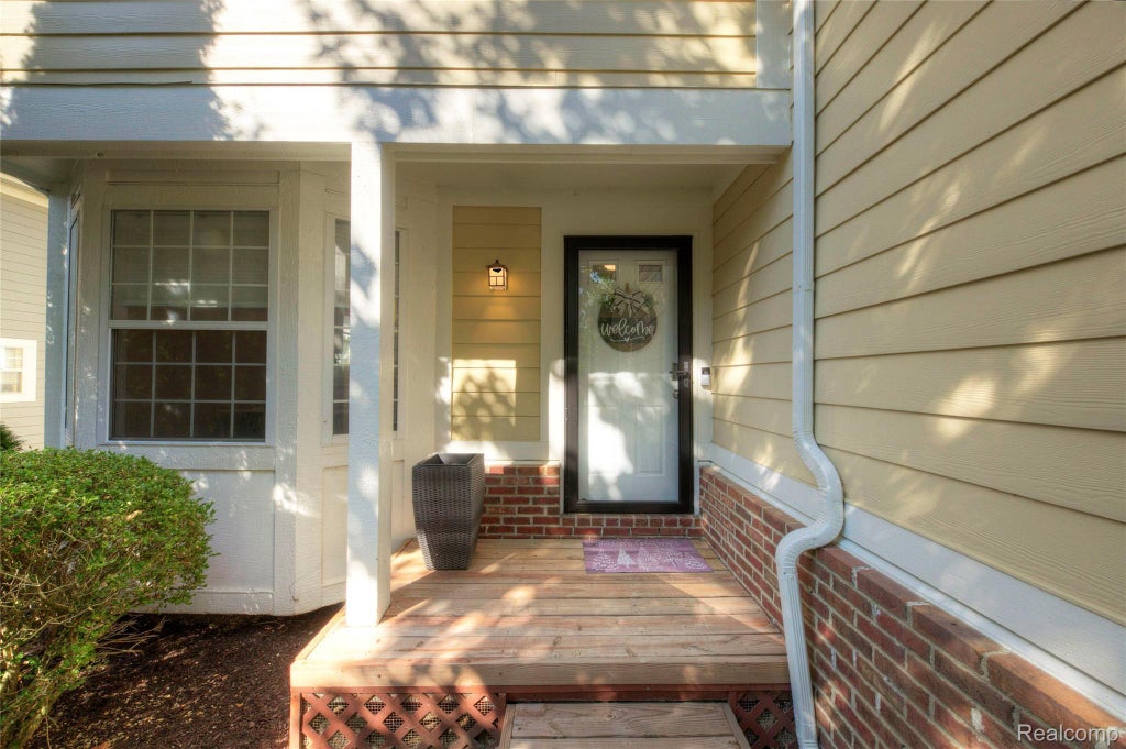 31232 Columbia Drive, Novi city