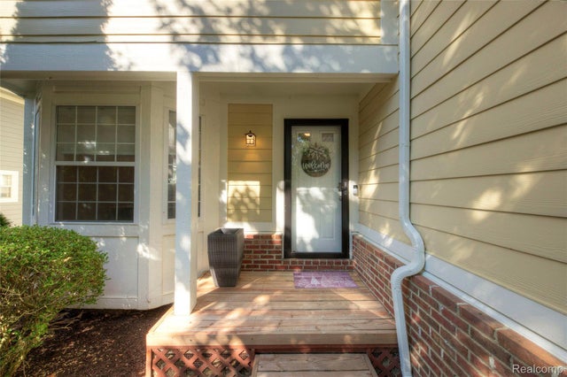 31232 Columbia Drive, Novi city