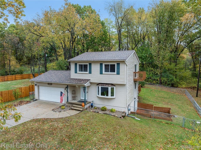 8789 Fieldcrest Drive, Green Oak township