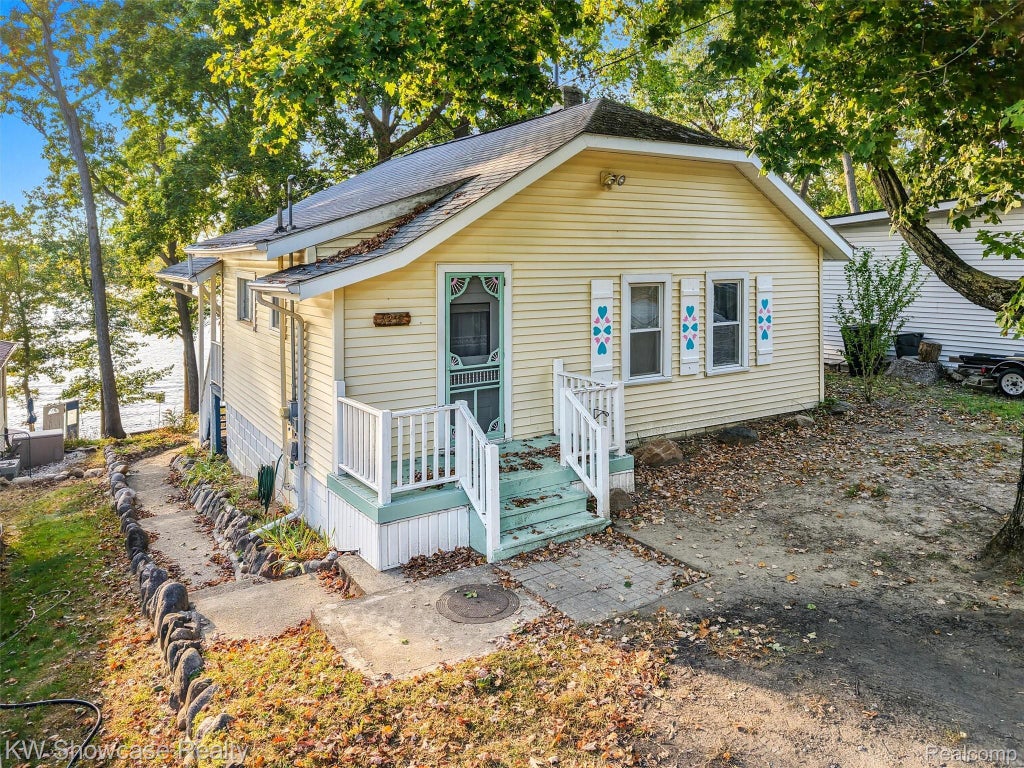 1259 Lakeshore Drive, Columbiaville village